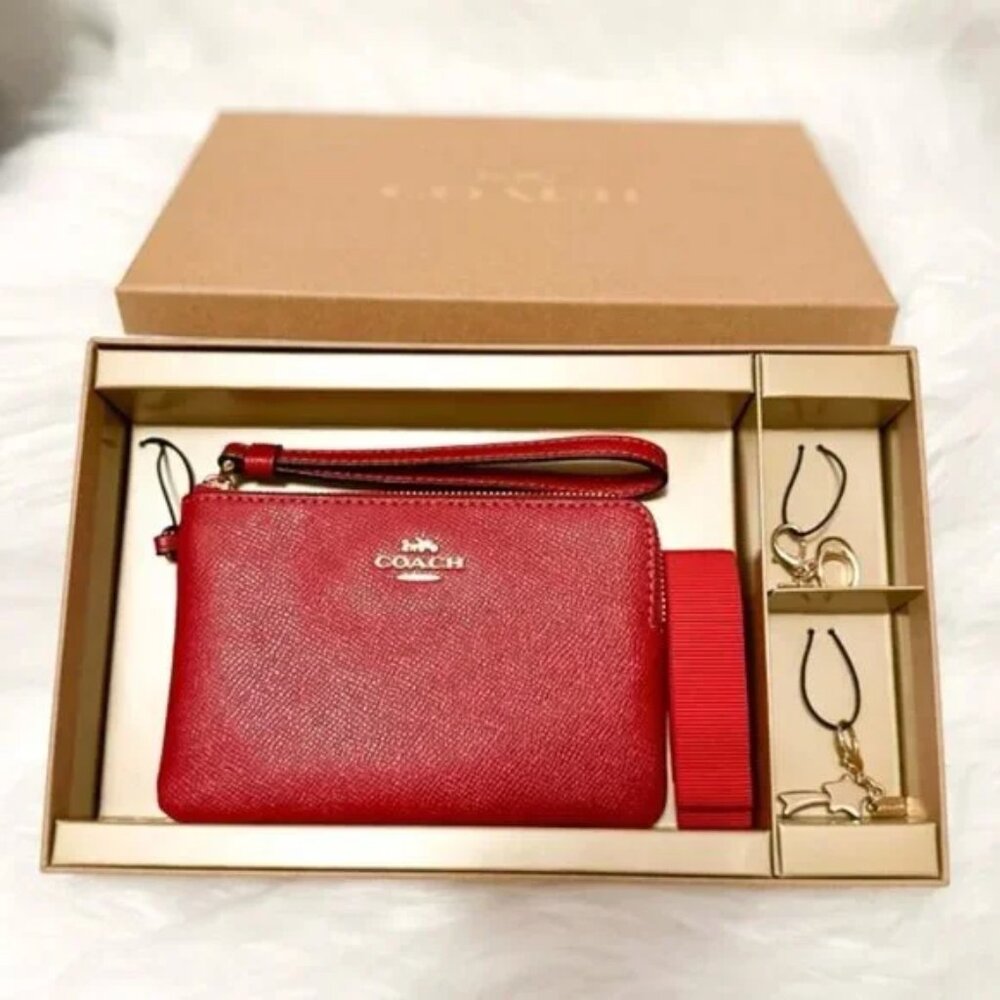 16 | 🍁🍁Coach Corner Zip Wristlet with Charms Gift Set (Red)